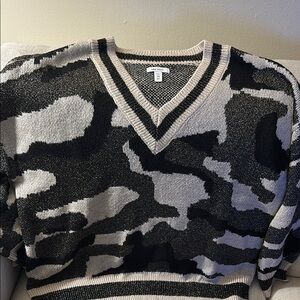 Women’s Black and Gray Sweater
